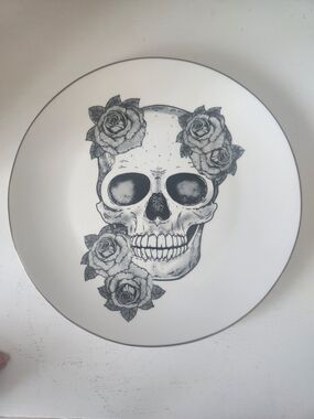10 Strawberry Street Skull & Roses 10.5" Dinner Plates Set of 4 NEW